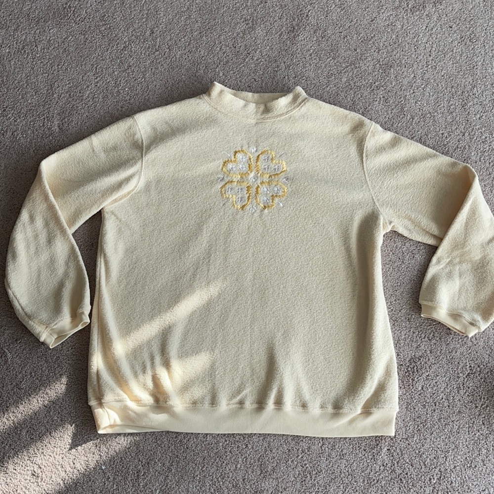 Genuine Vintage Granny Sweatshirt - pastel yellow heart clover design